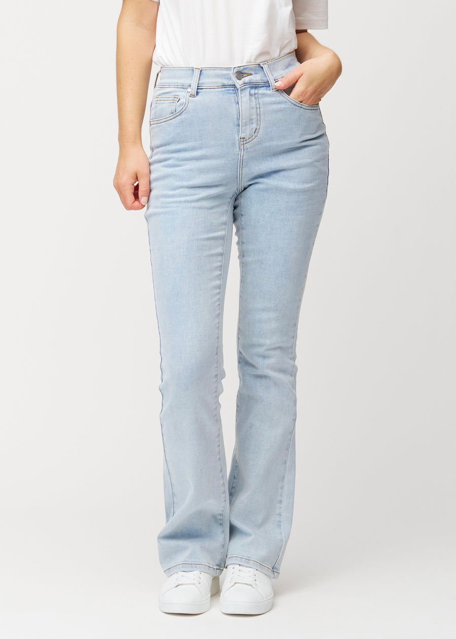 Light blue mid-rise bootcut jeans in Waves. Front view on a model, fitted through the hips and thighs with a gentle flare at the hem.