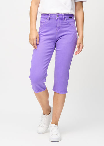 Purple regular capris, model name Lavenders, with a straight leg, seen from the front.