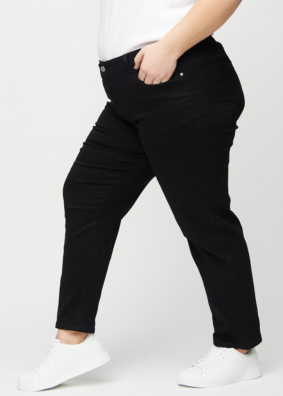 Regular jeans for women in black, color Ravens. Side view on a plus-size model.