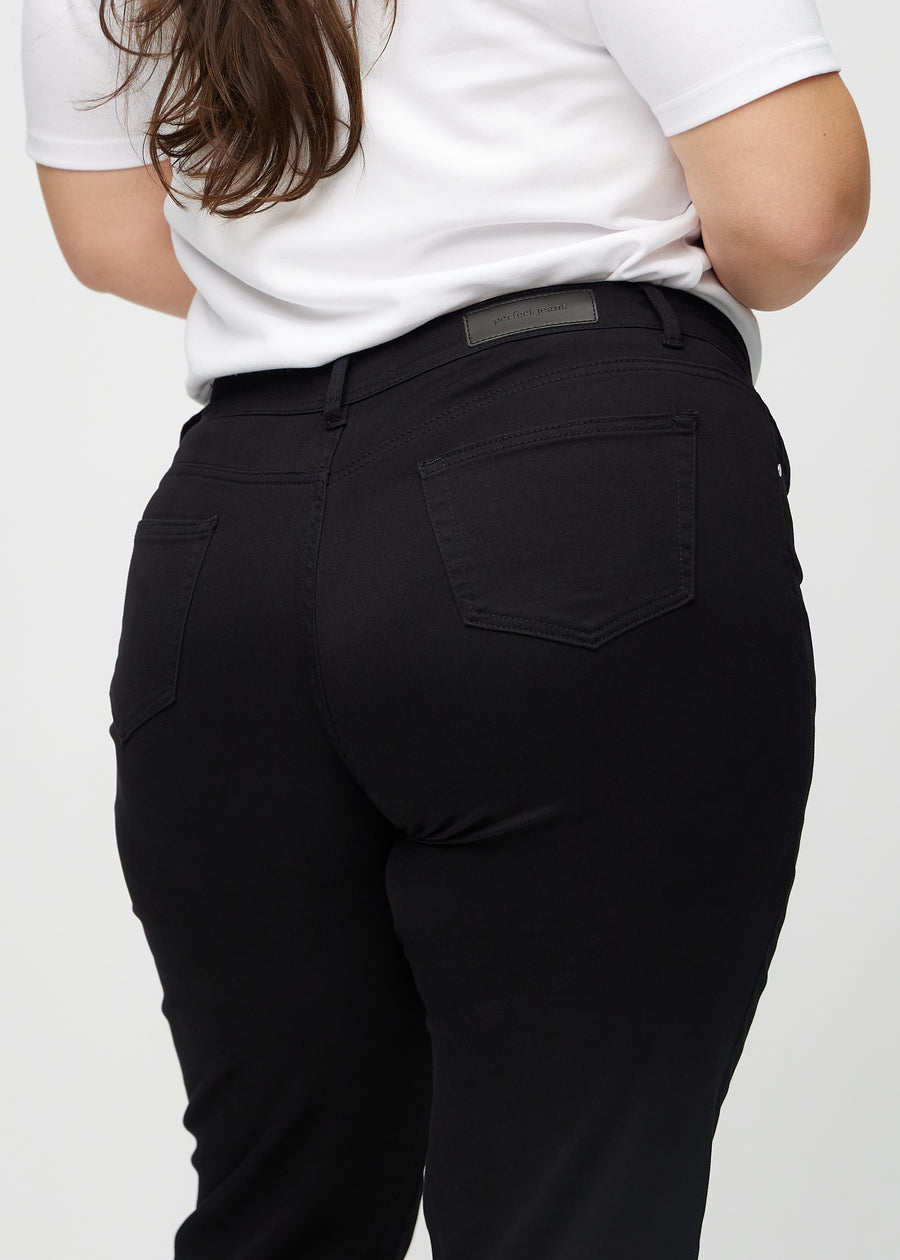 Regular jeans for women in black, color Ravens. Close-up from behind on a plus-size model, showing fit and details.