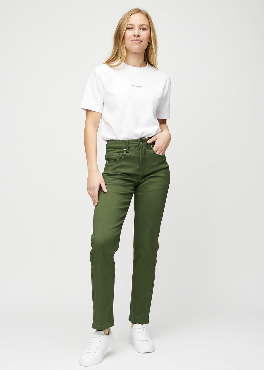 Regular jeans for women in dark green, color Renewals. Full-length view of a model wearing the jeans.