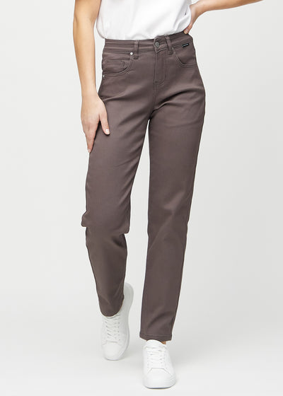 Regular jeans for women in grey-brown, color Thunders. Front view on a model, showing the classic straight-leg fit.