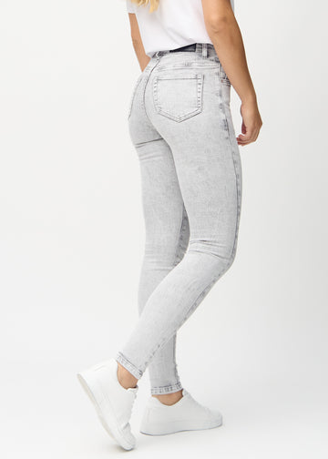 Skinny jeans for women in light grey, color Ashes. Back view on a model, showing the full fit.