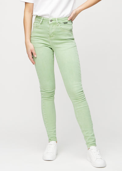 Light green skinny jeans, model name Mints, which fit closely to the leg, seen from the front.