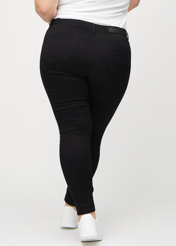 Skinny jeans for women in black, color Ravens. Back view on a plus-size model, showing the overall fit.