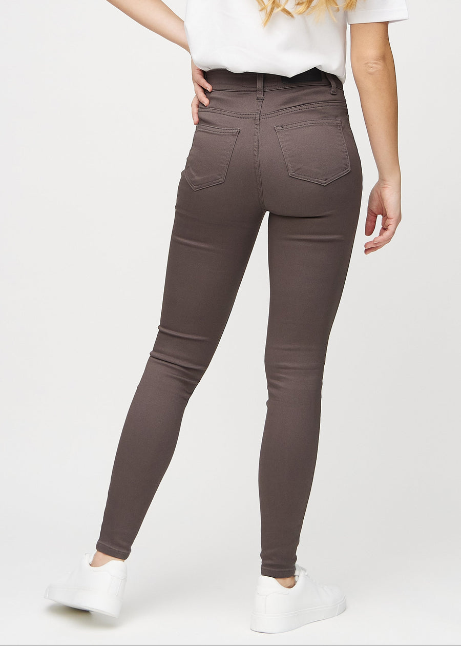 Skinny jeans for women in grey brown, color Thunders. Back view on a model, showing the full fit.
