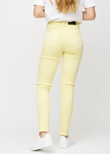 Slim jeans for women in light yellow, color Lemonades. Back view on a model, showing the overall fit.