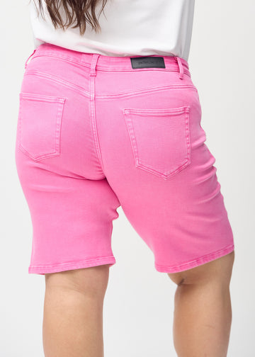Light pink regular middle shorts seen from the back close up on a plus-size model to show details.