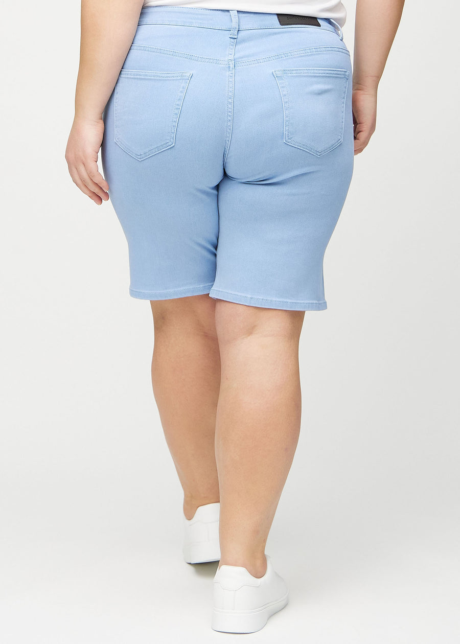 Light blue regular middle shorts seen from the back on a plus-size model, so the entire product can be seen.