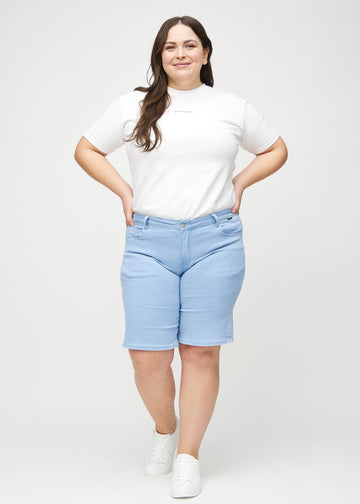 Full image of a plus-size model in light blue regular middle shorts.