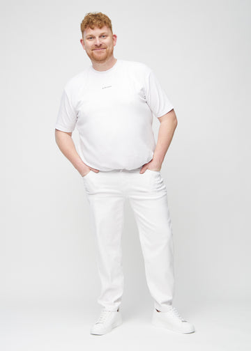 Full image of a plus-size model wearing white regular jeans.