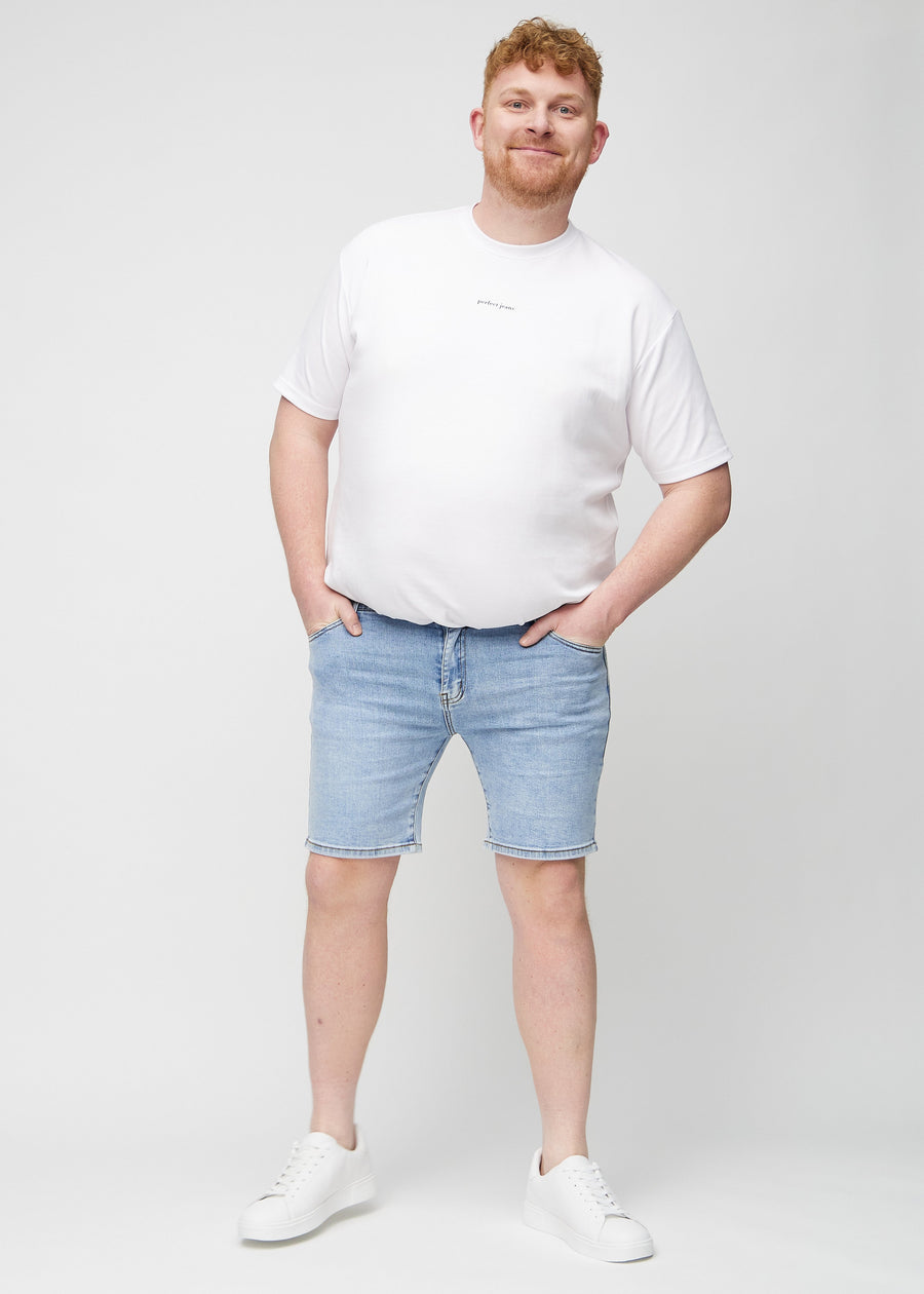 Full image of a plus-size model in light denim middle-slim shorts.