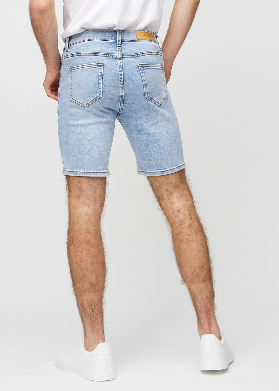 Light denim middle-slim shorts seen from the back, so the entire product can be seen.